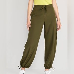 Old Navy in Motion Wind Jogger Pants Workout Athleisure Lounge Pants Camo Green